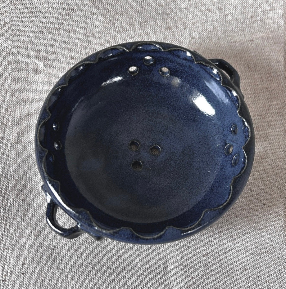 Stoneware berry bowl