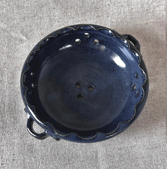 Stoneware berry bowl